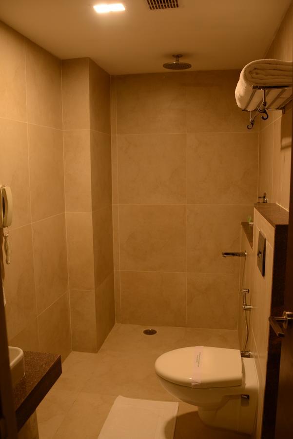 Blu Iris Hotel Chennai Ngoại thất bức ảnh
