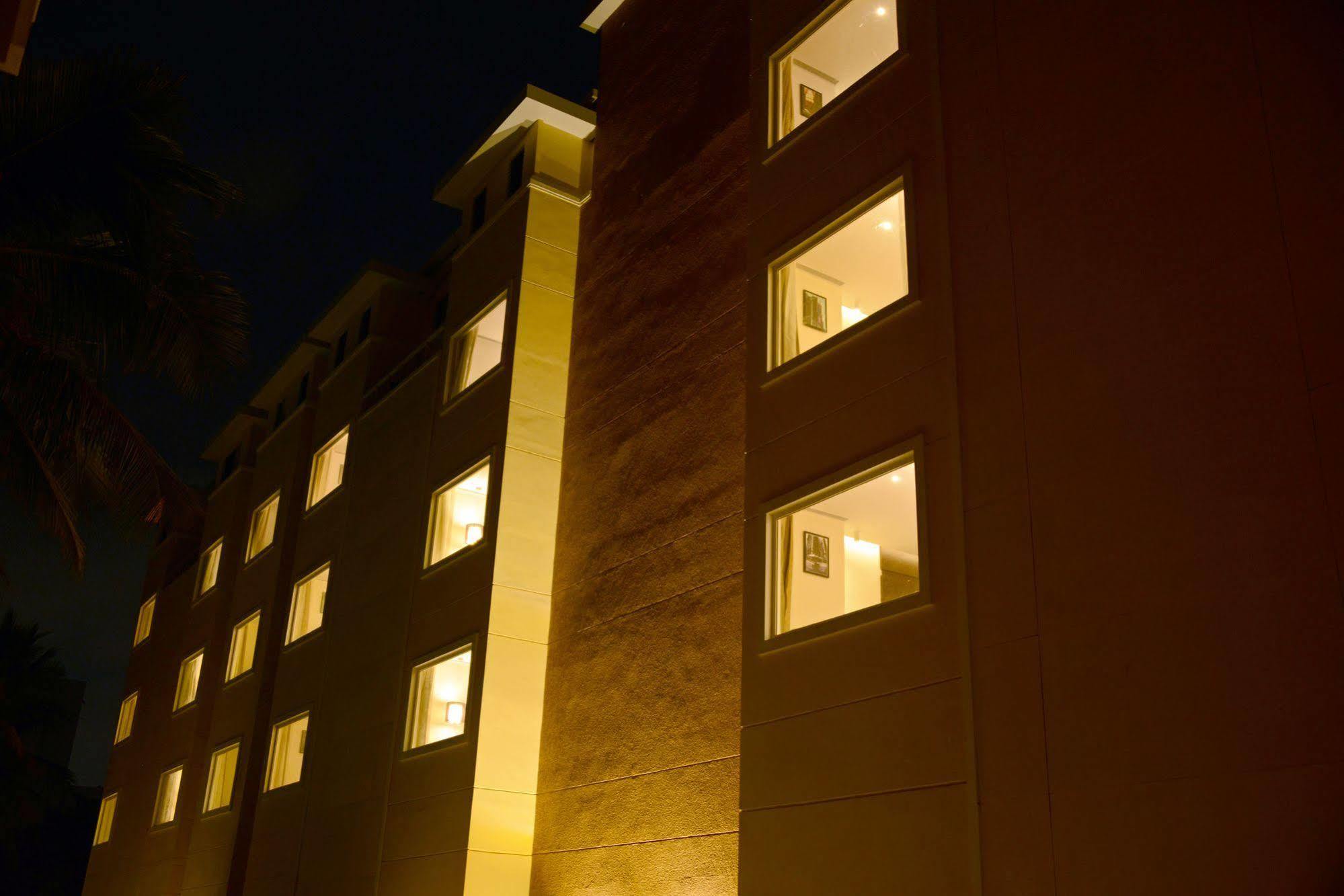Blu Iris Hotel Chennai Ngoại thất bức ảnh