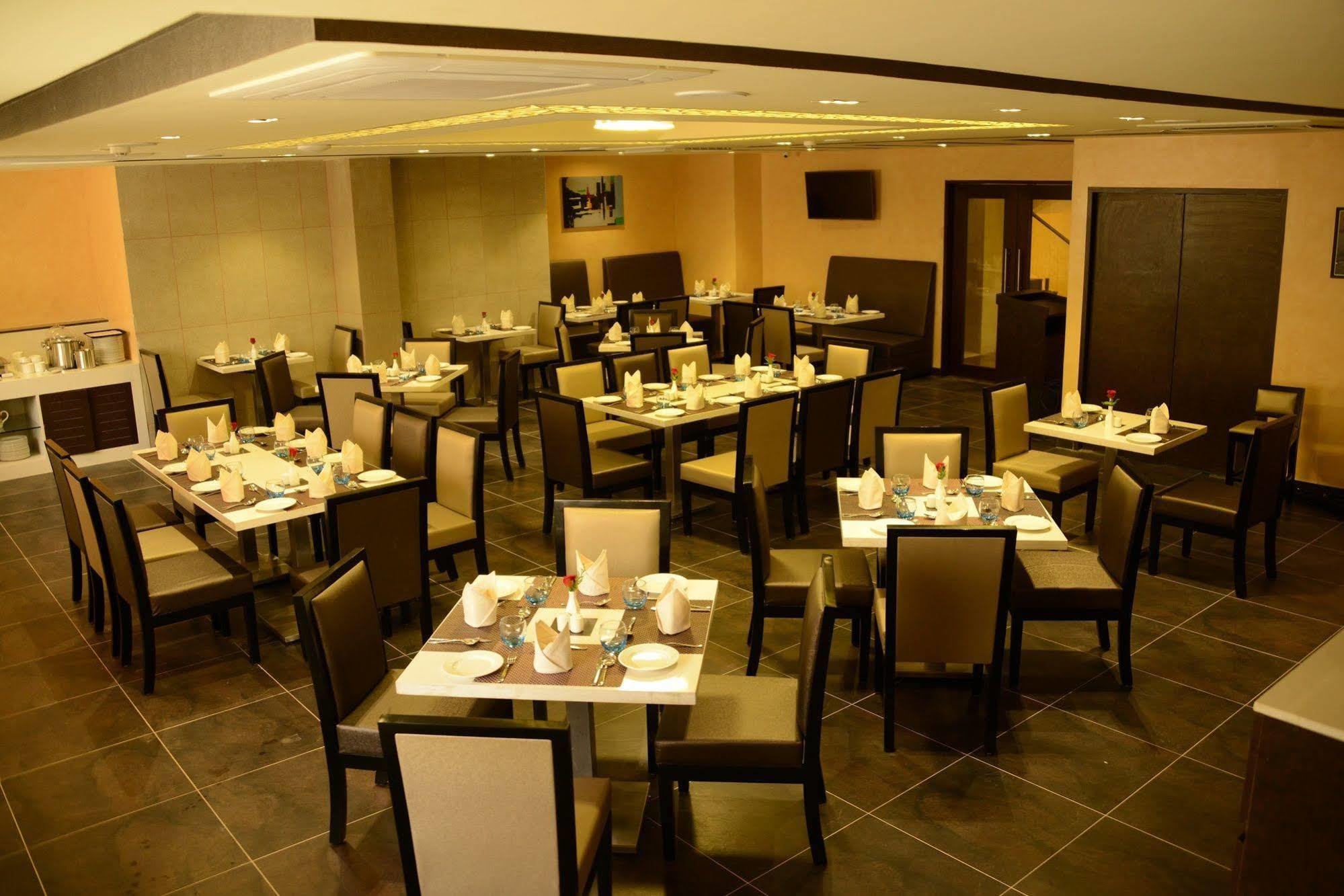 Blu Iris Hotel Chennai Ngoại thất bức ảnh