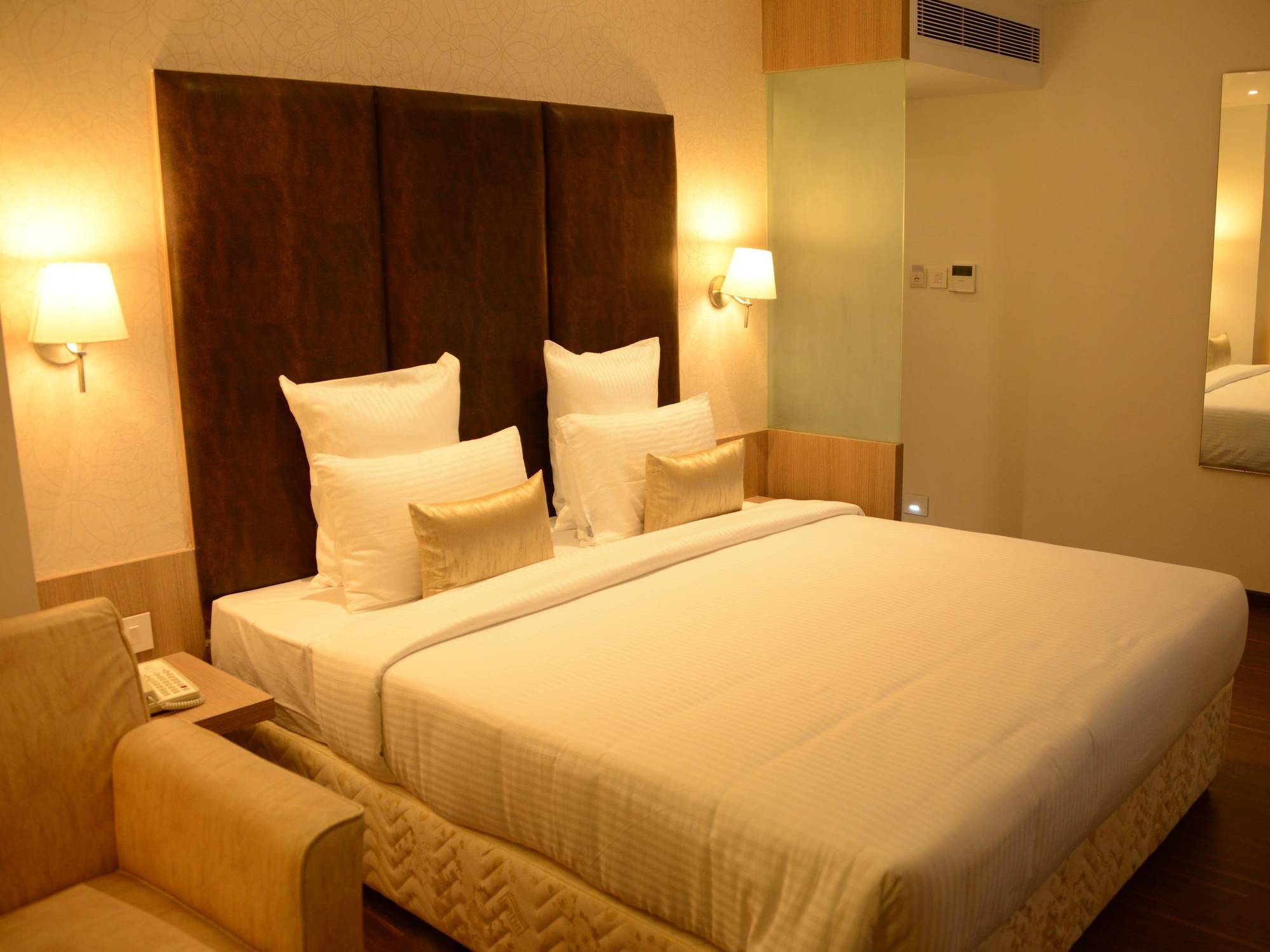 Blu Iris Hotel Chennai Ngoại thất bức ảnh