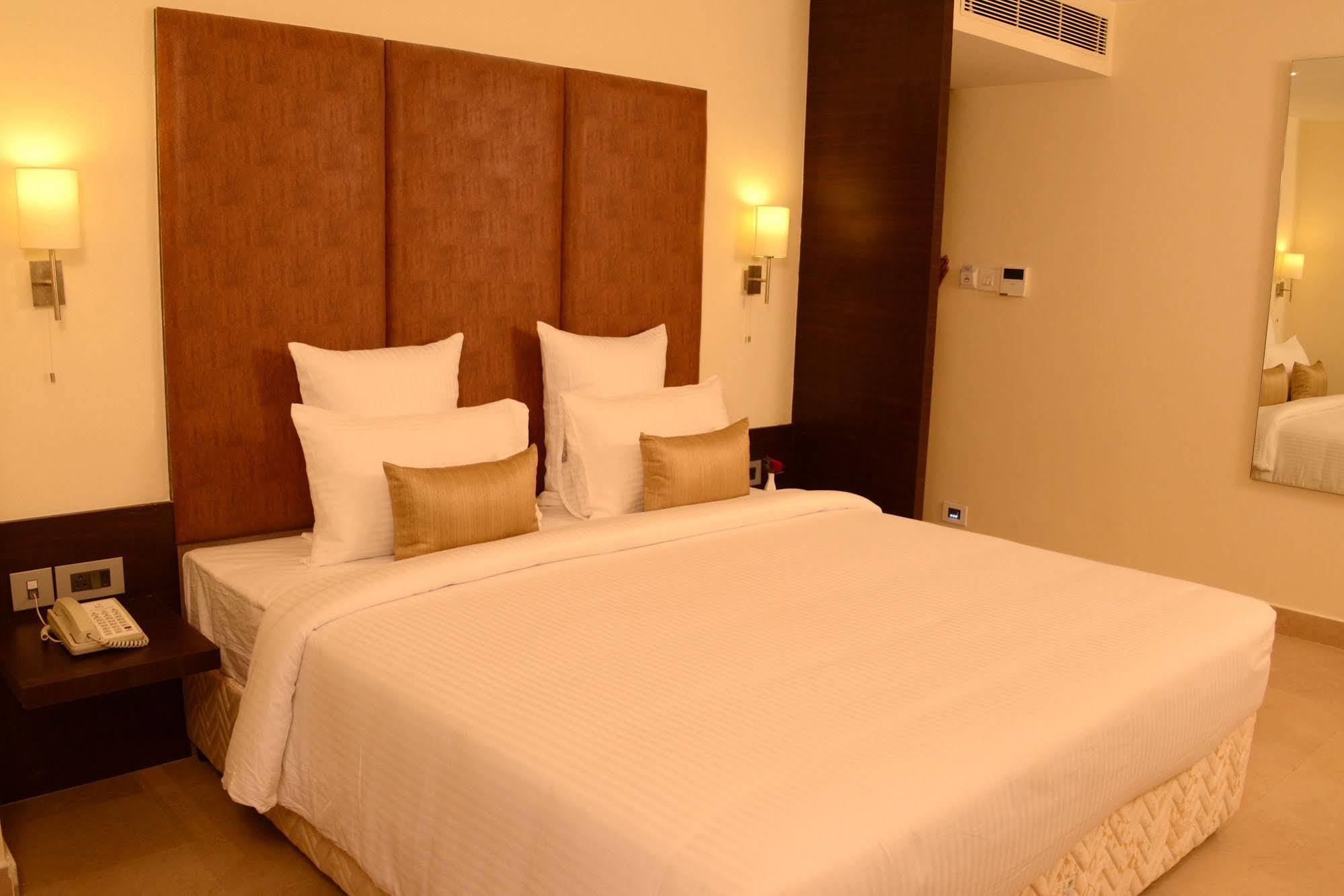 Blu Iris Hotel Chennai Ngoại thất bức ảnh