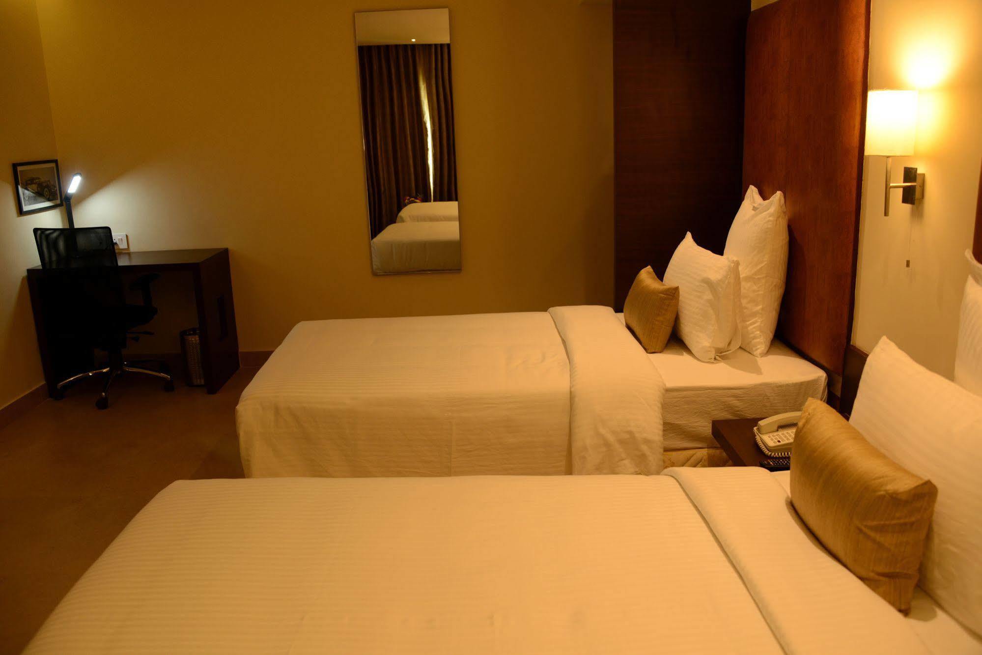 Blu Iris Hotel Chennai Ngoại thất bức ảnh