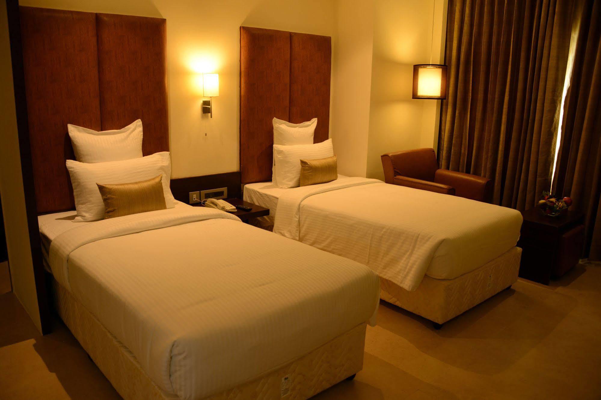 Blu Iris Hotel Chennai Ngoại thất bức ảnh