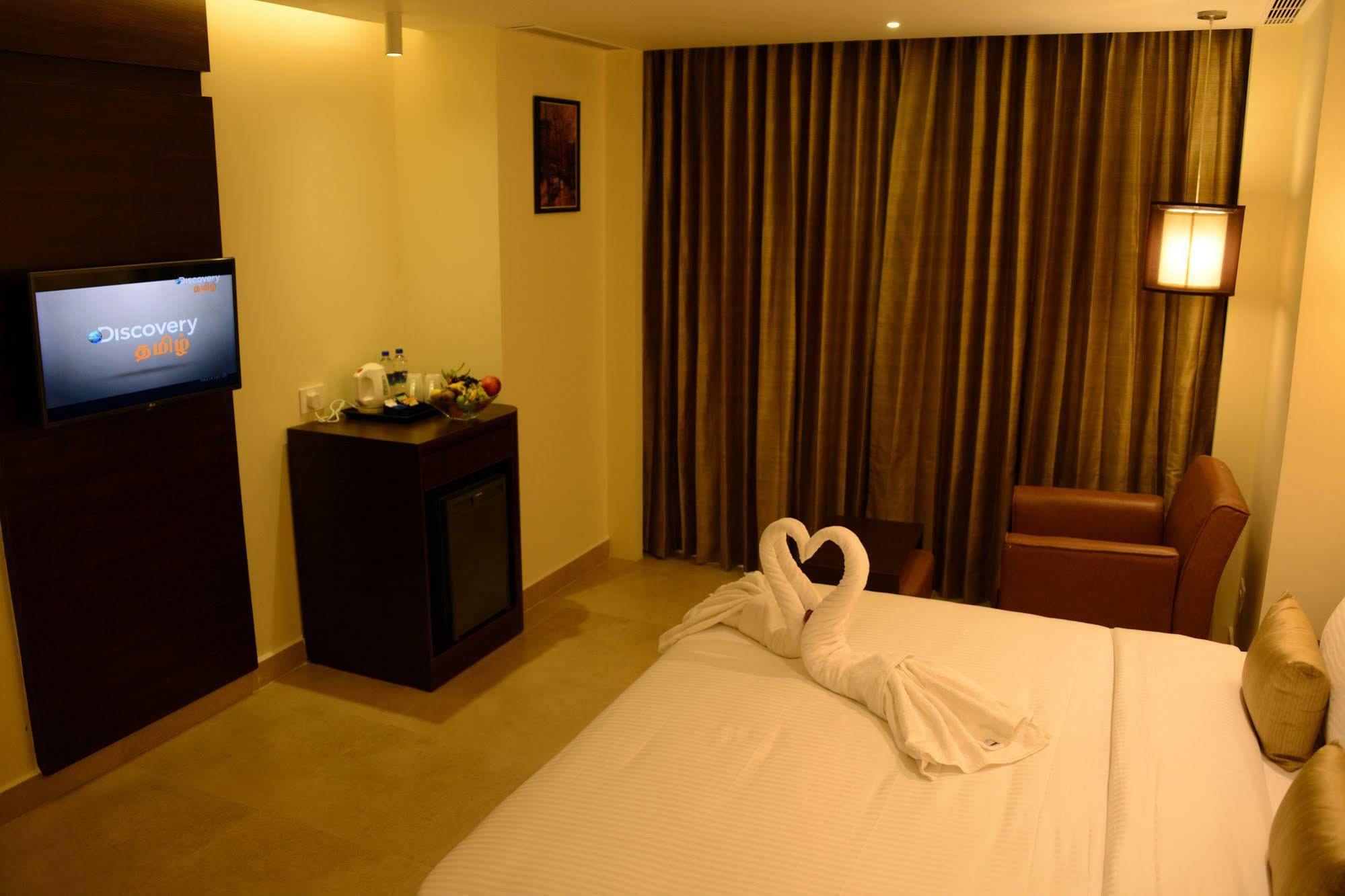 Blu Iris Hotel Chennai Ngoại thất bức ảnh