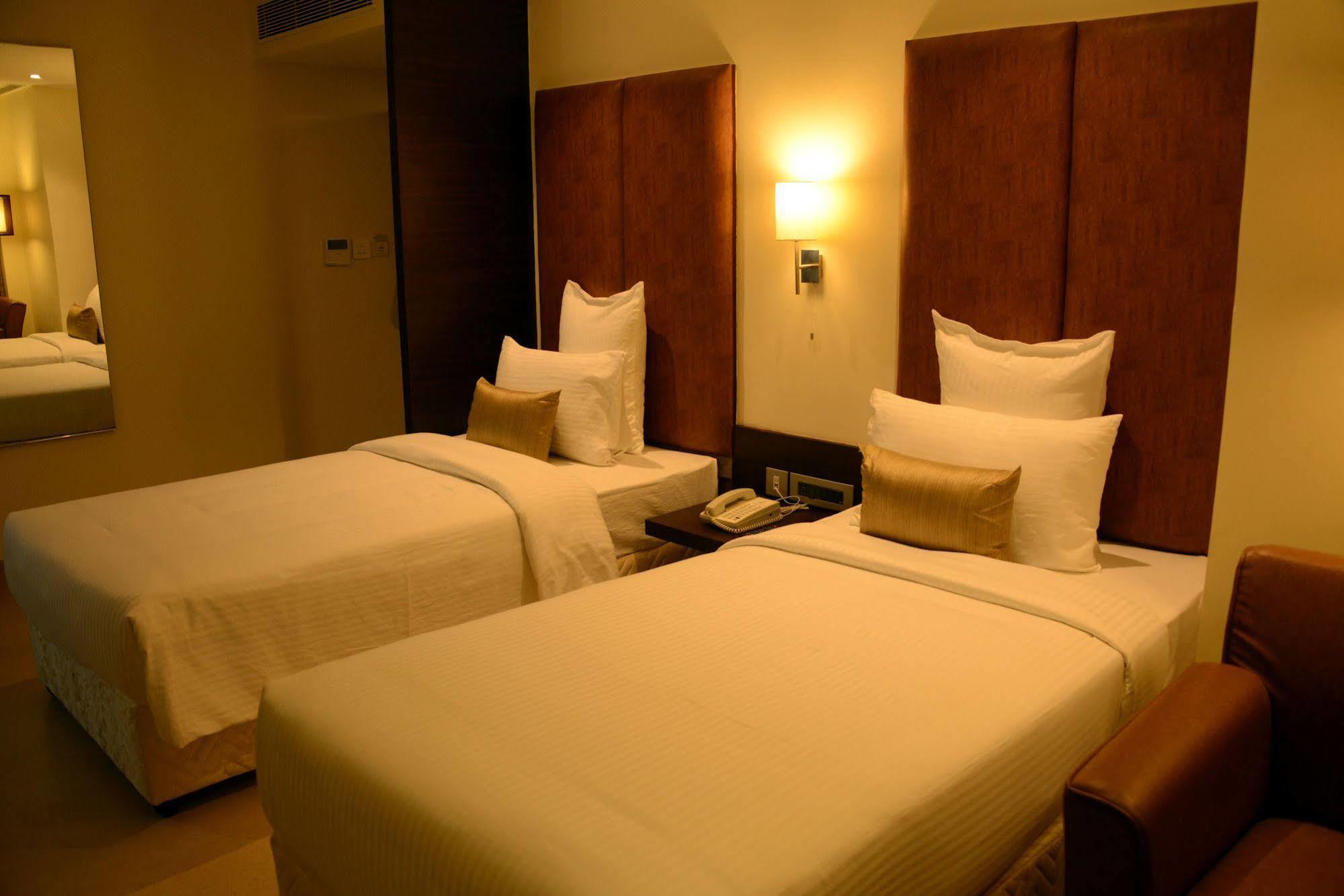 Blu Iris Hotel Chennai Ngoại thất bức ảnh
