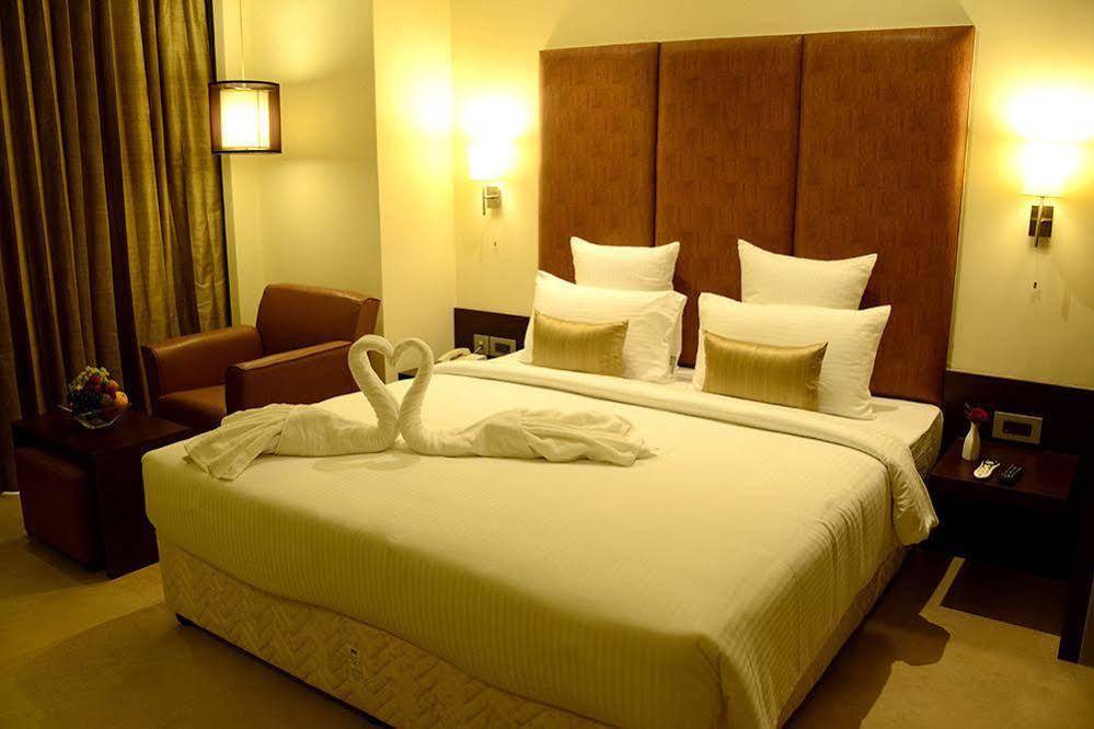 Blu Iris Hotel Chennai Ngoại thất bức ảnh